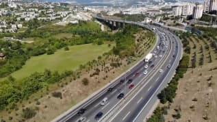 Dönüş çilesi başladı, TEM Otoyolunda trafik kilitlendi