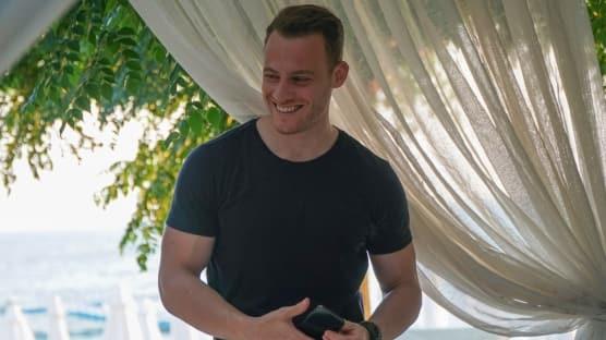 Türkücü Mahmut Tuncer Yardım Konserinde Rock Söyledi