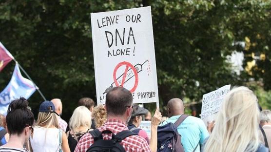 Aşı karşıtlarına tepki gösterdi 