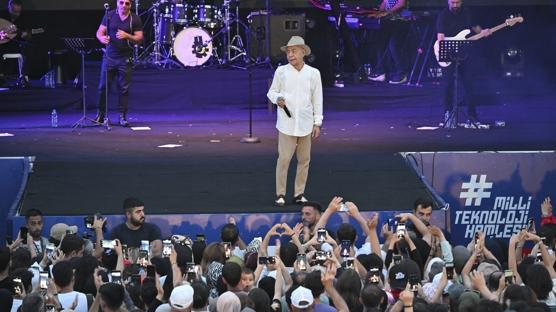 Mazhar Alanson TEKNOFEST Ankara'da sahne aldı