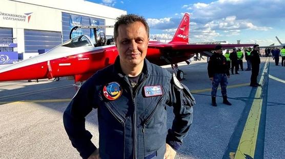 HÜRJET'in pilotu Türk Yıldızları eşliğindeki tarihi uçuşu anlattı