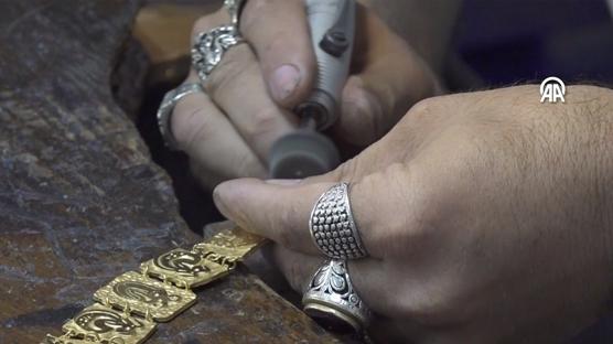 Tam 12 bin 500 yıllık! Kazılarda çıkarılan eserlerin figürleri altına işlendi