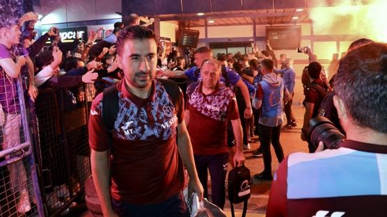 Trabzonspor'a Fenerbahçe galibiyeti sonrası coşkulu karşılama