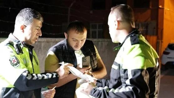 Polis ekiplerini şaşkına çeviren yalan! 'Cenazeden geliyorum' dedi, alkollü çıktı 