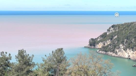 Bartın'da denizin rengi kahverengiye döndü