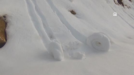 Doğada ender oluşan kar ruloları Amasya'da tekrar görüldü