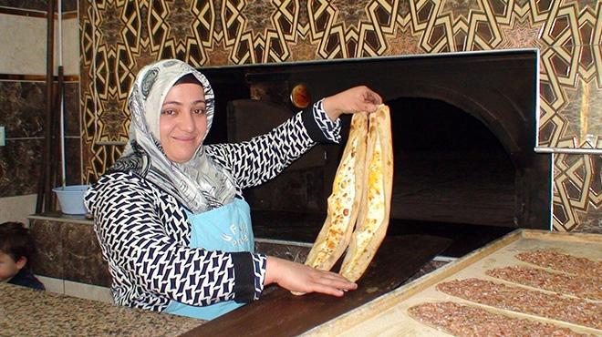 Tezgahta onu görünce şaşırıyorlar!