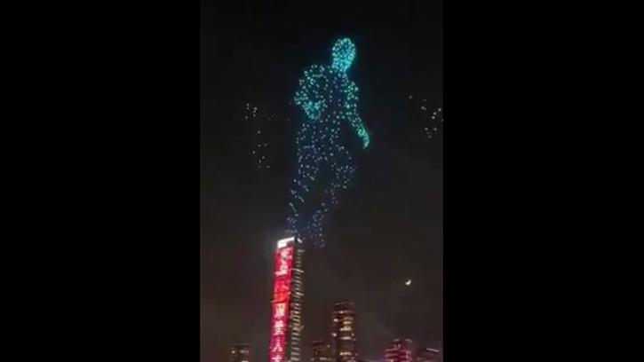 Muhteşem Uyum... Dronelar ile İnsan Silüeti Yaptılar