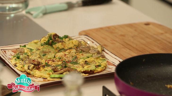 Kremalı Mantarlı Kabaklı Yumurta Tarifi