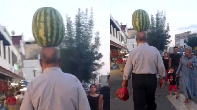 Kafasında Karpuz Taşıyan Adam