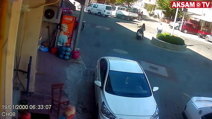 Acemi Sürücü, Motosikletle Aynı Yayaya İki Kez Çarptı