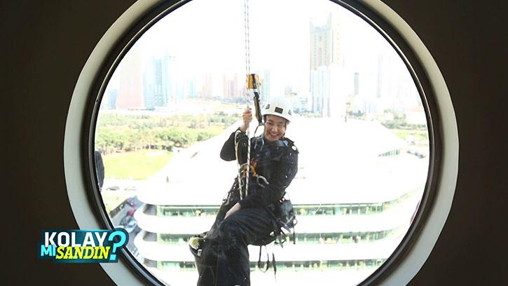 Yüksek Yapıların Camlarını Temizlemek Kolay Mı Sandın?