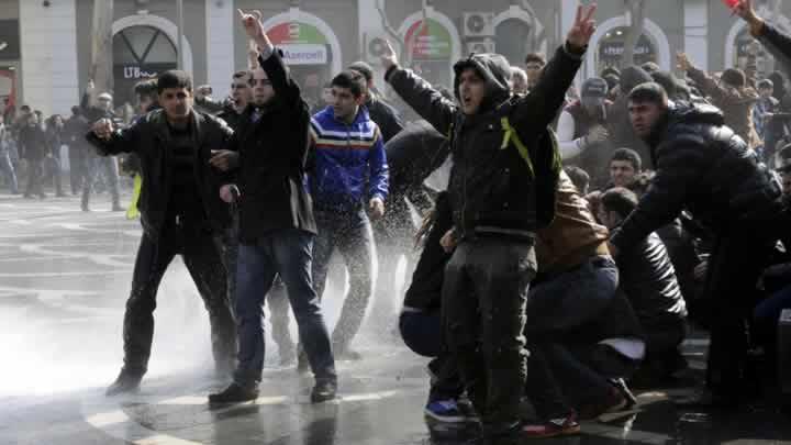 Azerbaycanda asker lmleri protestosu