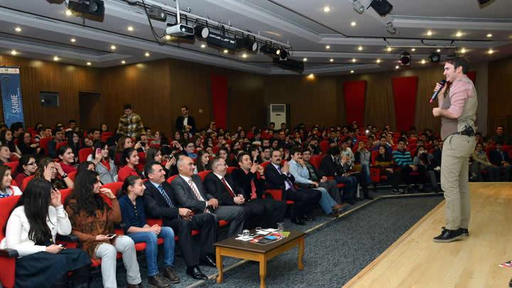 stanbul polisinden 'Hedef Sensin' semineri