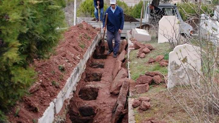 Almanya'da yangnda len anne ve ocuklar yan yana defnedilecek