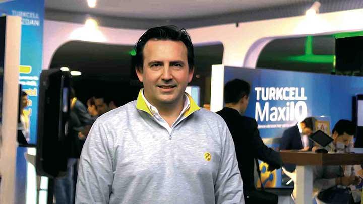 Turkcell, mteriye odaklanarak 650 milyon kiiyi maazalara ekti