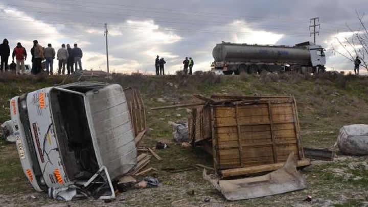 Konya'da tanker kamyonete arpt: 2 l