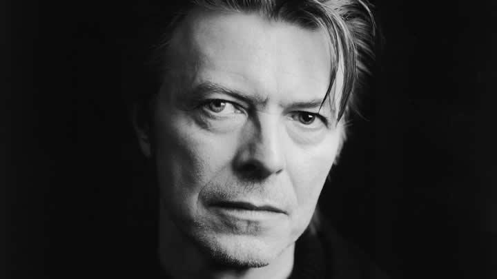 Bowie Britanya'da zirvede