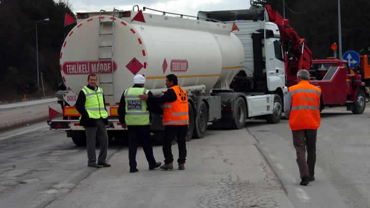 TIR kazas Bolu Da'n kilitledi