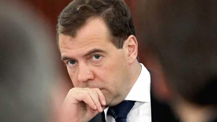 Medvedev AB'ye sert kt, Gney Kbrs' tehdit etti