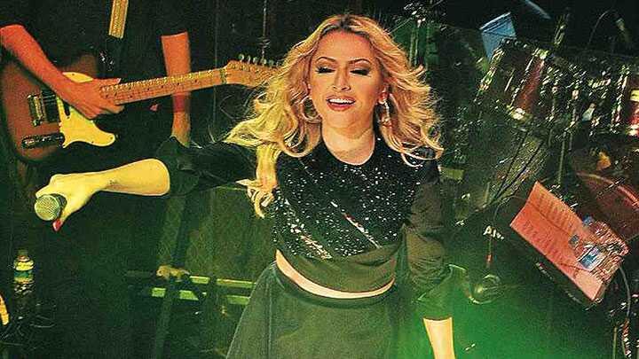 Hadise  Jolly Joker fotoraflar resimleri