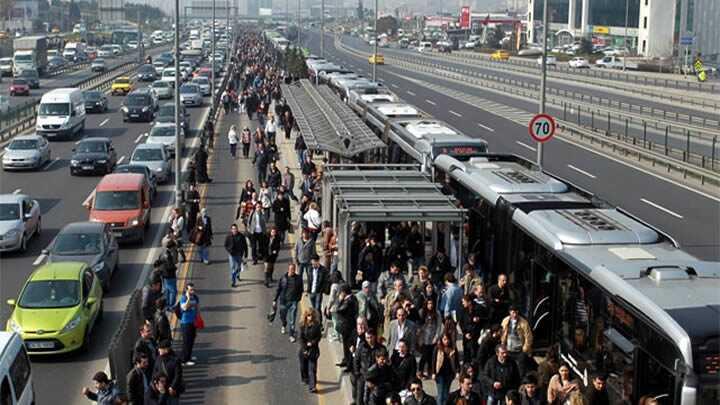 te stanbul'da 1 Mays yasaklar: Metrobs seferleri iptal