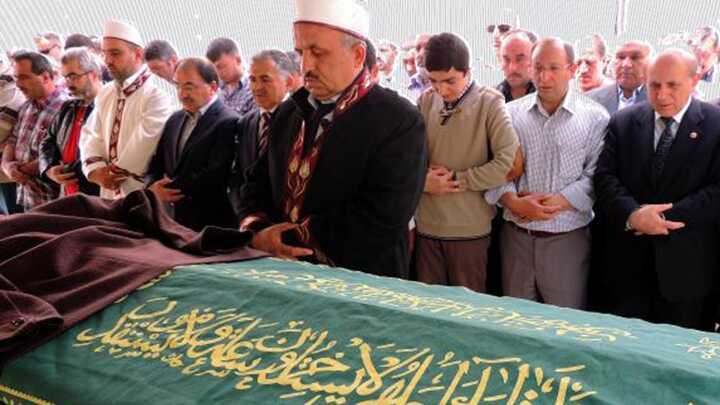 Burhan Kuzu'nun yeeni vefat etti