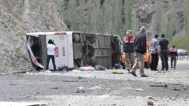 Erzurum'da otobs kazas: 3 l