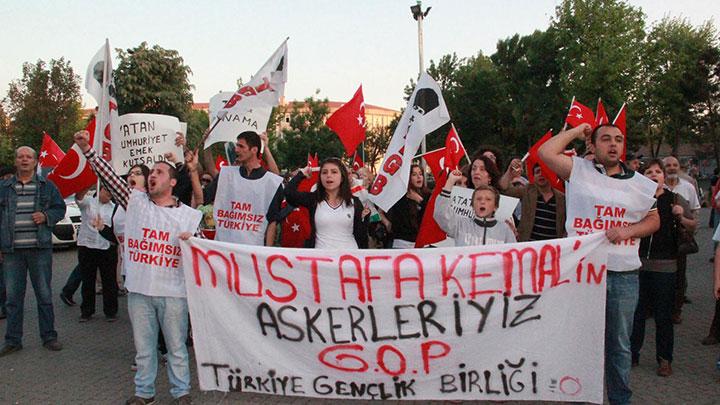 Akil nsanlar Bayrampaa'da protesto ile karland