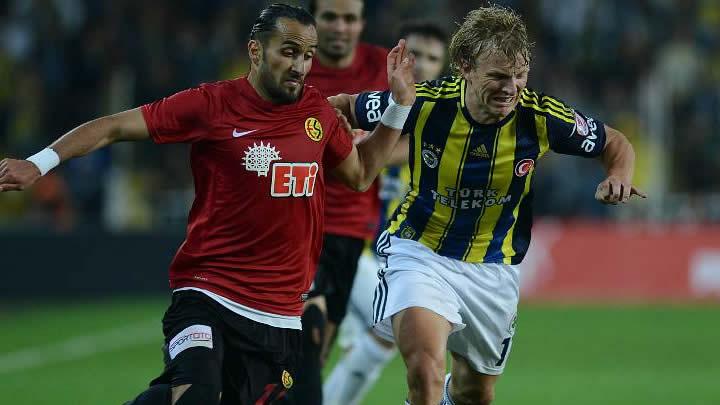 Kuyt ve Gkhan'dan fedakarlk