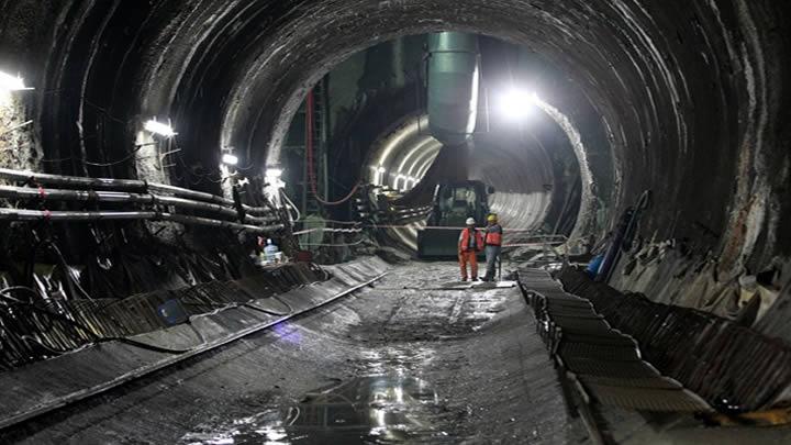 stanbul'da metro inaatnda vin devrildi