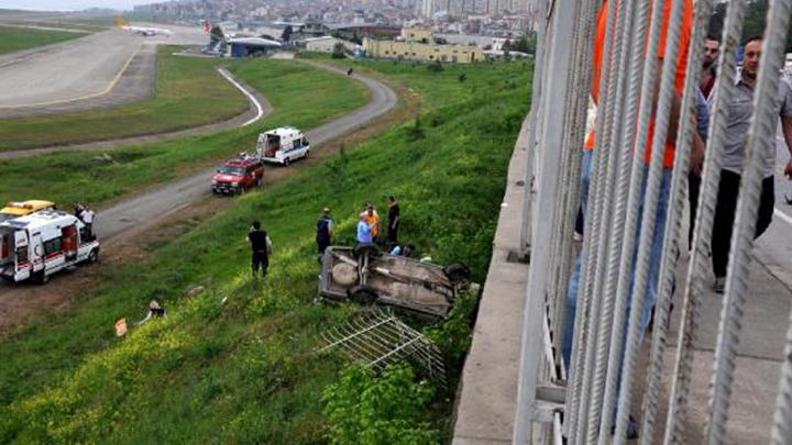 Trabzon'da otomobil havalimanna utu