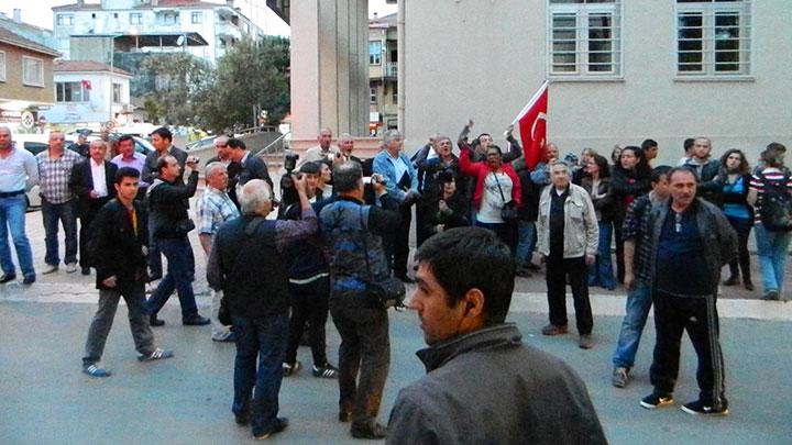 Akil nsan Dilipak protesto edildi