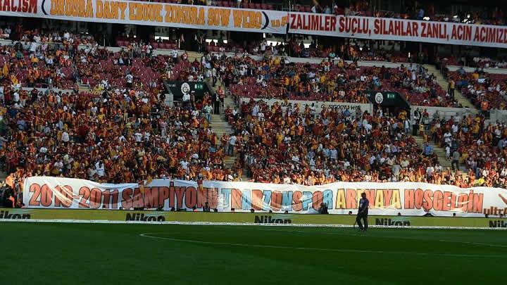 Galatasaray-Trabzonspor mandaki pankartlar gndeme oturdu!