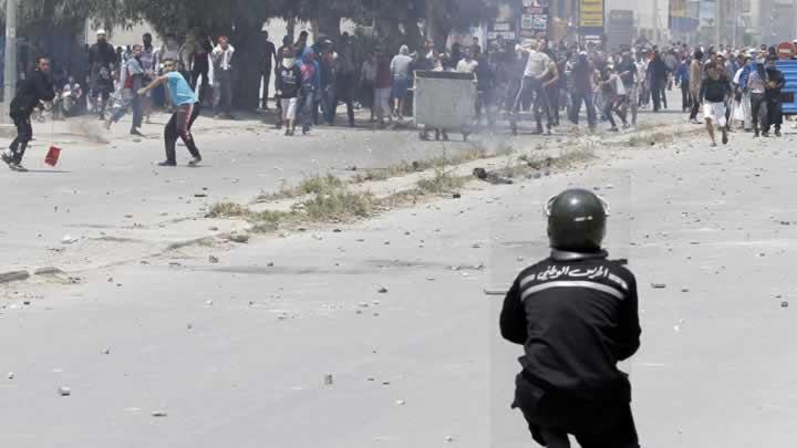 Tunusta radikallerle polis att: 1 l, onlarca yaral