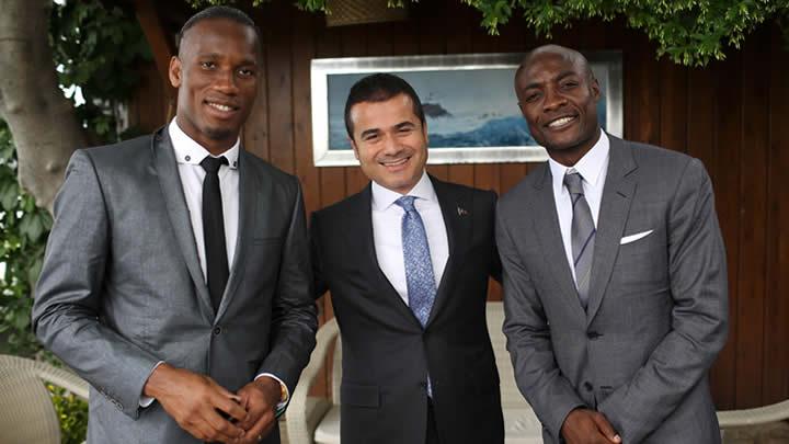 Drogba ve Webo Bakan Kl'la yemekte