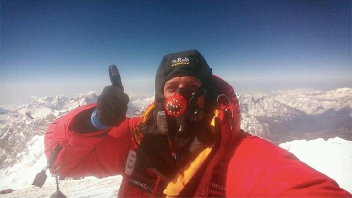 Everest'in zirvesinden ilk grntl grme yapld