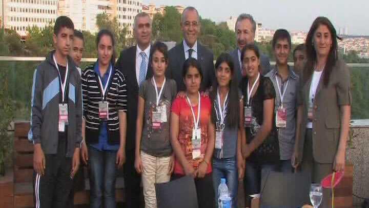 Dou ve Gneydoulu ocuklar stanbul'da