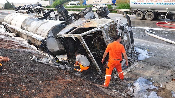 Devrilen tankerde yanarak can verdi