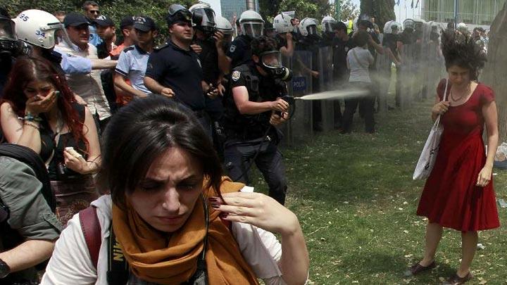 Gezi Park'nda polis mdahalesini dnya byle duyurdu