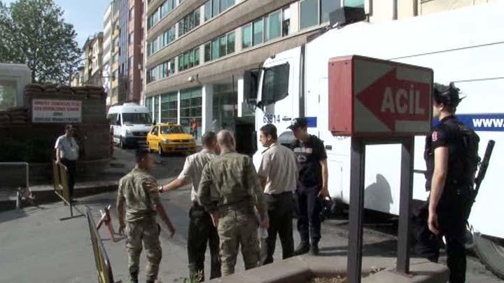 Gezi Park eylemi srasnda polis ile askerin 'gaz' polemii (Video)