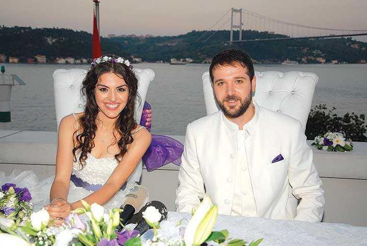 Durun sizkardesiniz!