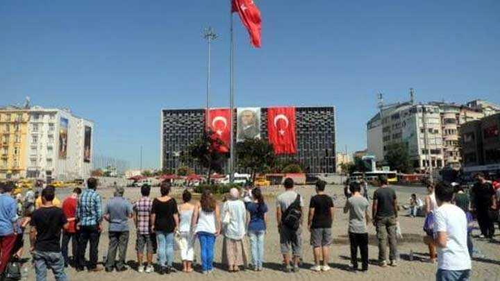 'Duran Adam' eylemi yeniden balad