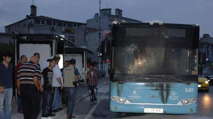 Beyolu'nda halk otobsne molotoflu saldr