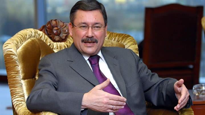 Melih Gkek'ten Aygn'e: Sen gay misin"