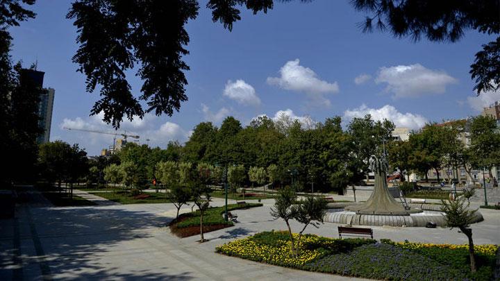 Gezi Park'nda 900 metrekare alan yeillendiriliyor