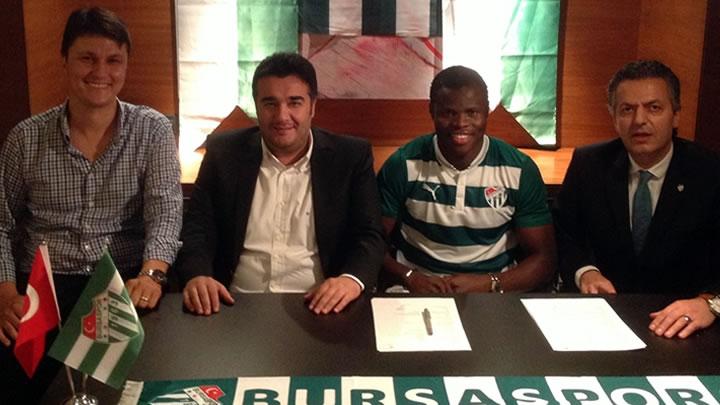 Taye Taiwo Bursaspor'da...