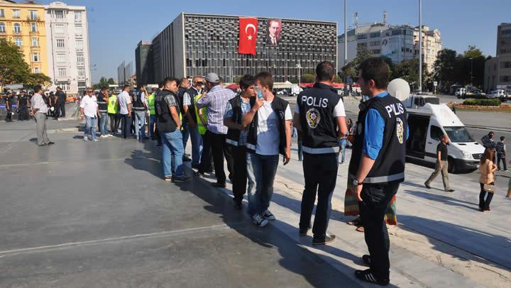 Taksim'de son durum! Gzaltlar var