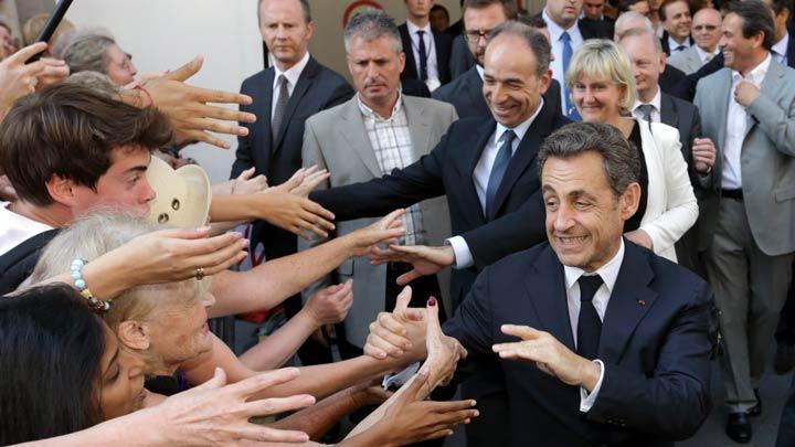 Sarkozy siyasete geri mi dnyor"