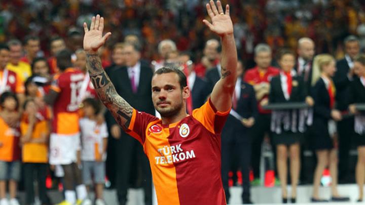 Sneijder taraftara mjdeyi verdi!